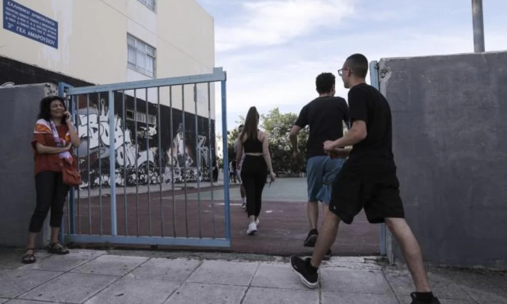 Σαρηγιάννης: "Να ανοίξουν μόνο τα Λύκεια στις 5 Απριλίου"